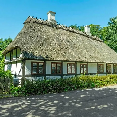 בית נופש A Thatched Half-timbered House From 1785 Tranekær