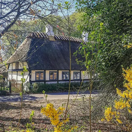 別荘 A Thatched Half-timbered House From 1785