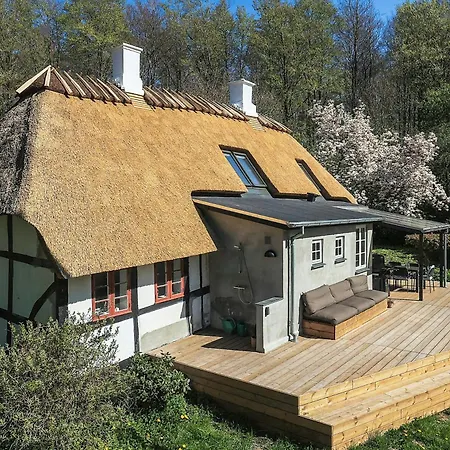 別荘 A Thatched Half-timbered House From 1785 Tranekær